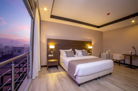 Deluxe Room | In-room safe, desk, free WiFi, bed sheets