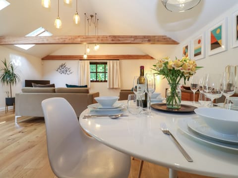 Cottage | Dining