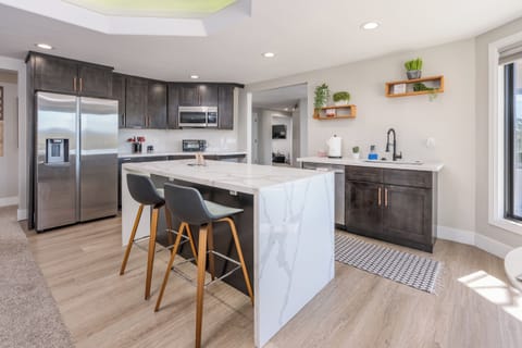 downstairs kitchen - no oven