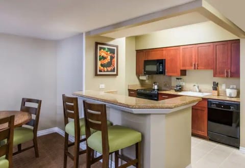 Lagoon Tower by Hilton Grand Vacations_9.jpg