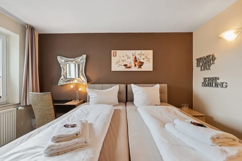 Classic Double or Twin Room | Desk, laptop workspace, iron/ironing board, free WiFi