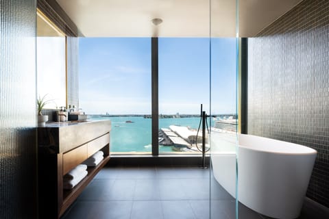 Junior Suite, 1 King Bed, Club Lounge Access, Harbor View | Bathroom | Free toiletries, hair dryer, bathrobes, slippers