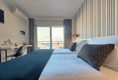 Superior Twin Room | Hypo-allergenic bedding available, desk, blackout drapes, soundproofing