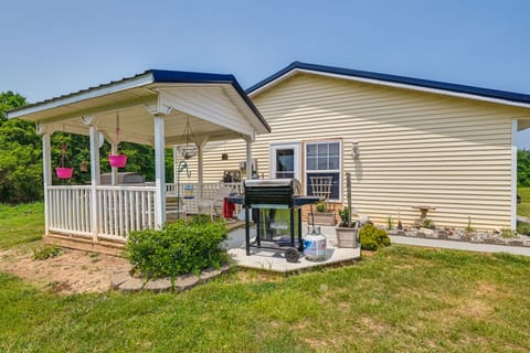 Smiths Grove Vacation Rental | 2BR | 1BA | 900 Sq Ft | Step-Free Access