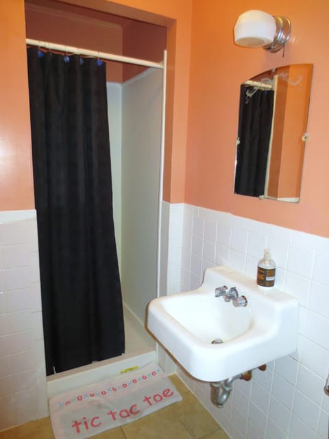 Standard Room, 2 Double Beds, Non Smoking | Bathroom | Shower, hair dryer, towels