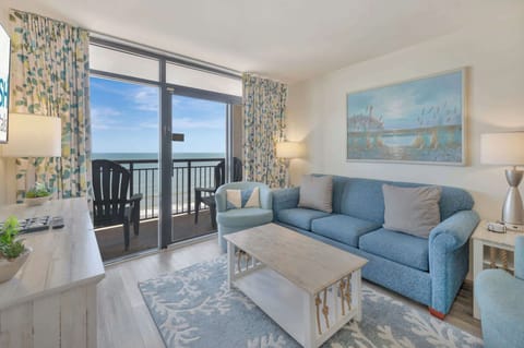 Amazing Living Room, Beautifully Decorated, Stunning Views🌊☀️

