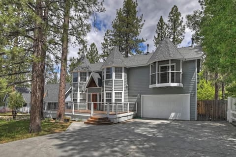 Front view of home.