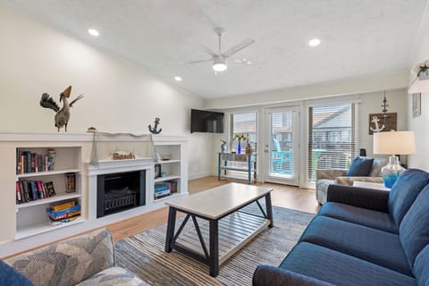 SDB4: The Blue Pelican | Top Level Living Area