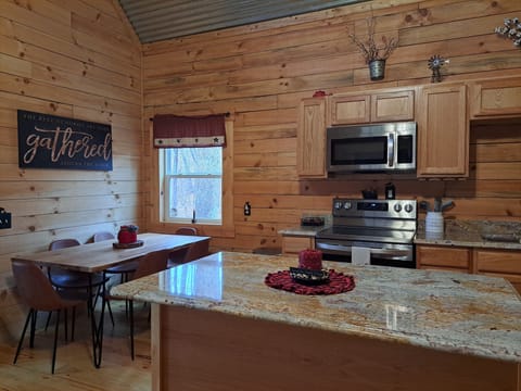 Prep your meals at the kitchen island and enjoy a meal around the table for 6.