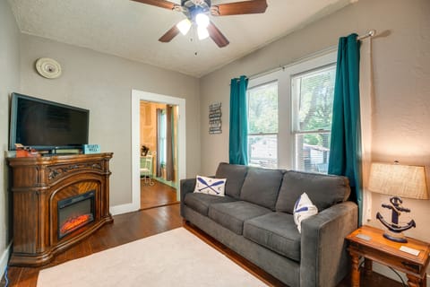 New Braunfels Vacation Rental | 1BR | 1BA | 900 Sq Ft | Stairs Required to Enter