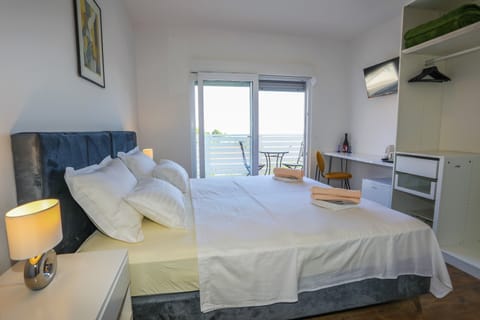 Deluxe Double or Twin Room, Sea View | Desk, soundproofing, iron/ironing board, free WiFi