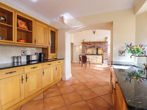 Cottage | Private kitchen | Cookware/dishes/utensils