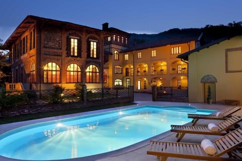 Seasonal outdoor pool, open 10:00 AM to 7:00 PM, pool umbrellas