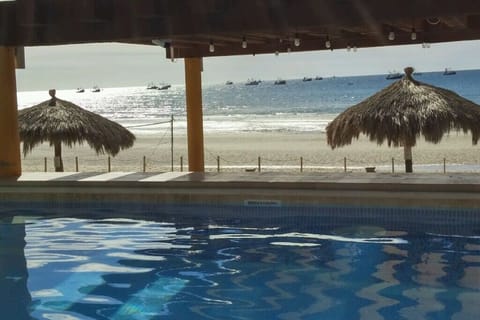 Swim up and walk up beach bar!