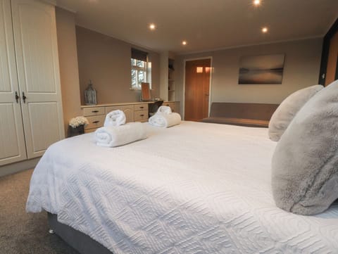 Cottage | 5 bedrooms, individually decorated, individually furnished, free WiFi