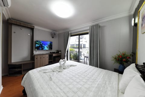 Junior Double Room, City View | Iron/ironing board, free WiFi
