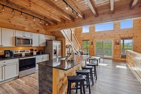 Cabin, 3 Bedrooms | Private kitchen | Coffee/tea maker, fridge, oven, toaster