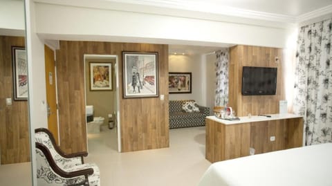 Luxury Suite | Free WiFi, bed sheets