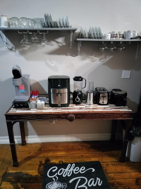 Breakfast bar, Tea & Coffee station fully equipped to assure any kitchen guru will enjoy making breakfast the most tastiest meal of the day.