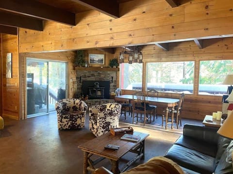 Living Room/Dining
