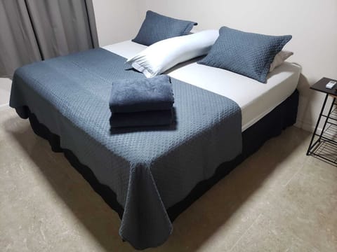 Comfort Room | 1 bedroom, iron/ironing board (on request), WiFi (free), bed sheets