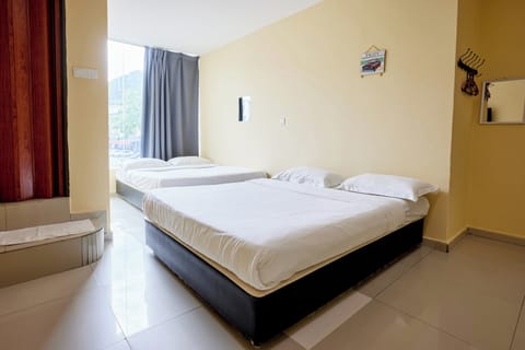 Family Suite | Desk, iron/ironing board, WiFi (free), bed sheets