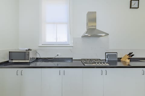 Standard House | Private kitchen | Full-size fridge, microwave, stovetop, dishwasher