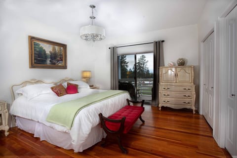 Bedroom with King Size Bed