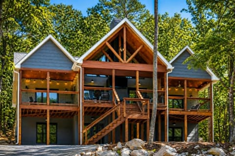 Welcome to Eagles Peak: Stunning and Impressive brand-new construction lodge in the perfect Massanutten Resort location!