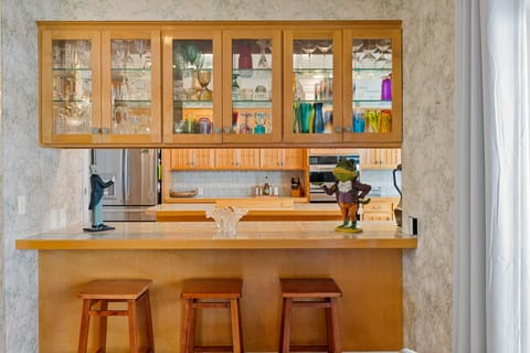 Kitchen Breakfast Bar