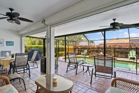 Vacation Paradise on the screened lanai!