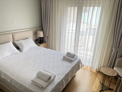 Standard Double Room | In-room safe, WiFi (free), bed sheets