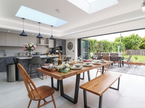 Cottage | Dining