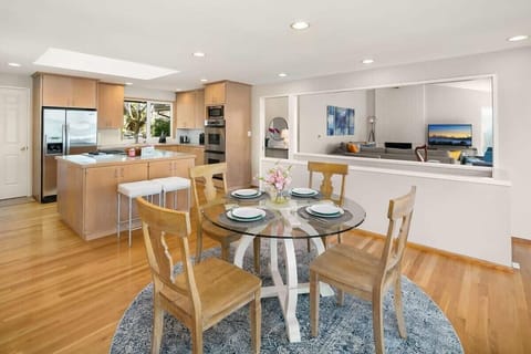 Round dinning table. Enjoy your breakfast