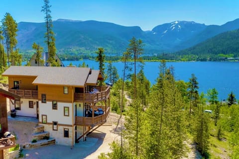 Breathtaking million-dollar views of Grand Lake, Shadow Mountain Lake, and Rocky Mountain National Park from all three decks.