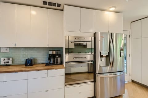 From cookware to spices, this kitchen has all the tools to make cooking easy.