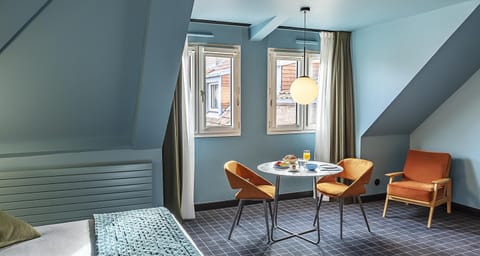 Superior Room, 1 Queen Bed, Non Smoking, Kitchenette (with Sofabed) | In-room safe, desk, laptop workspace, blackout drapes