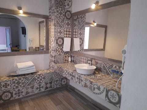 Shower, rainfall showerhead, towels