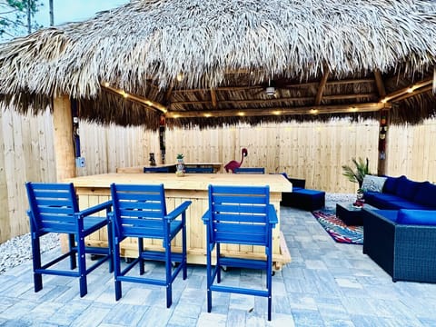 Large Tiki Hut with Bar Dining
