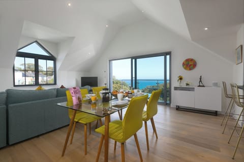 Cottage | Dining