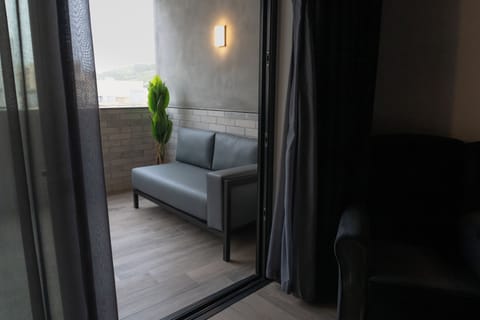 Superior Rear Room | Minibar, iron/ironing board, bed sheets