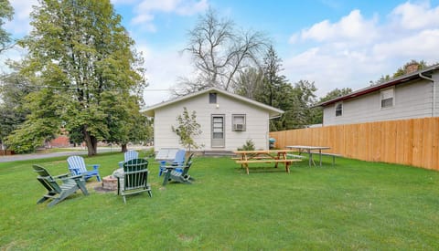Private backyard! Here you will find a picnic table, grilling station and firepit!