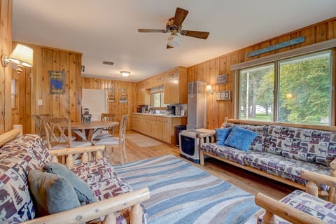 Open concept kitching-living-dining!