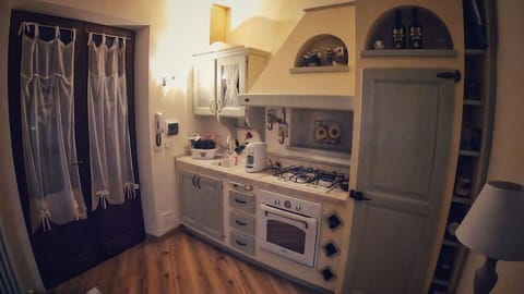 Cabinetry, Property, Furniture, Countertop, Kitchen Appliance, Wood, Kitchen Stove, Interior Design, Curtain, Home Appliance