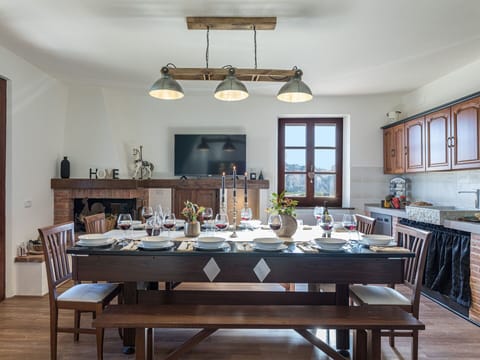 Table, Furniture, Property, Wood, Picture Frame, Interior Design, Chair, Window, Building, Floor