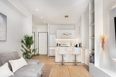 Design Apartment | Living area | 50-inch Smart TV with satellite channels, TV, Netflix