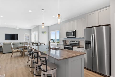 The open kitchen with countertop seating for 4