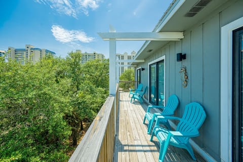 Condo, 2 Bedrooms | Property grounds