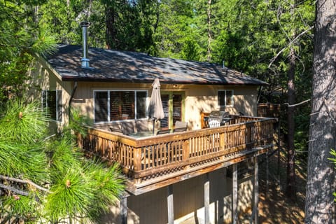 Mi-Wuk Village Vacation Rental | 3BR | 2.5BA | 1,838 Sq Ft | Stairs Required
