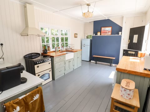 Fridge, dishwasher, electric kettle, toaster